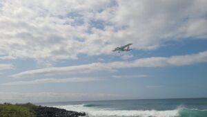 emetebe flight arriving at san cristobal scy