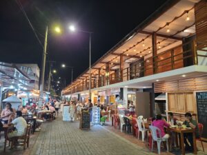 calle de los kioskos in puerto ayora, santa cruz