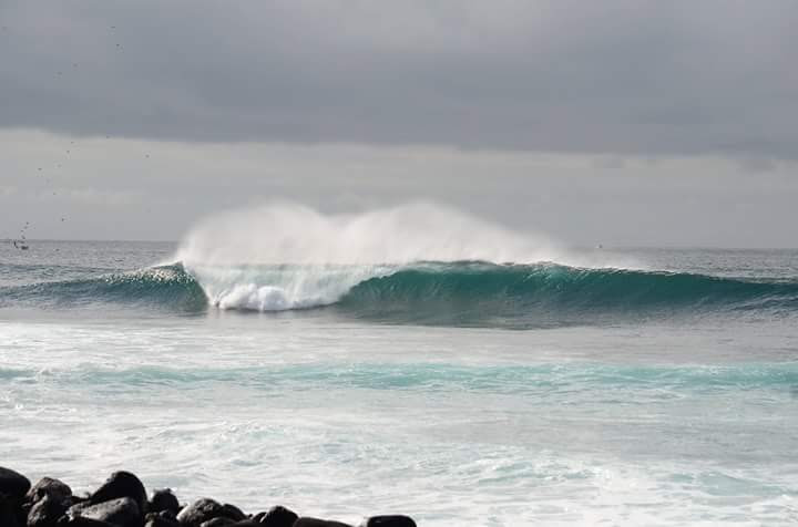 waves at El Canon Galápagos