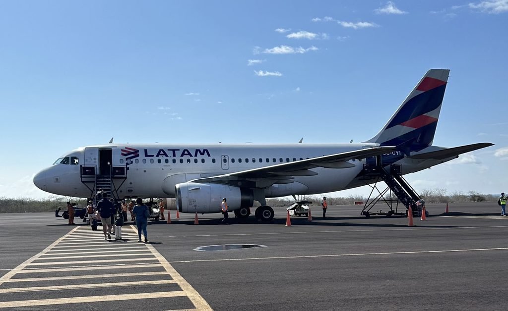 latam airplane in galapagos